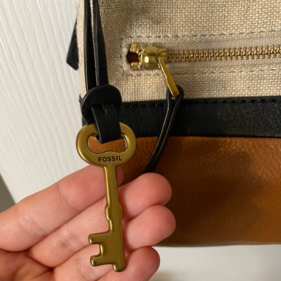 Fossil Crossbody Bag - Picture 3 of 4